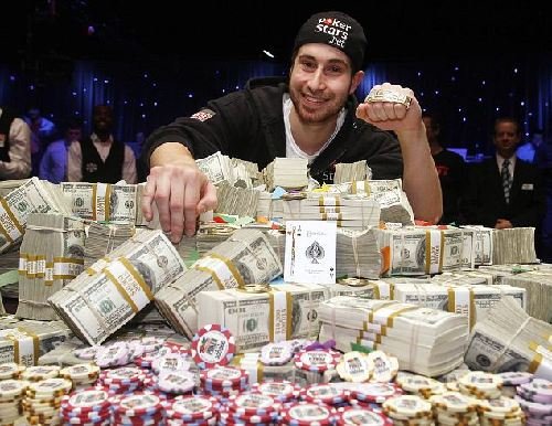 加拿大小伙世界扑克赛夺冠捧900万奖金