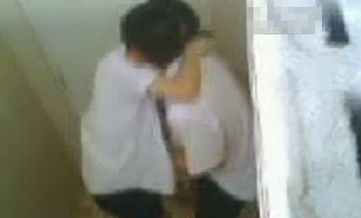 公厕门事件视频曝光 香港学生就是开放啊(图片4)