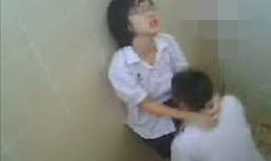 公厕门事件视频曝光 香港学生就是开放啊(图片11)
